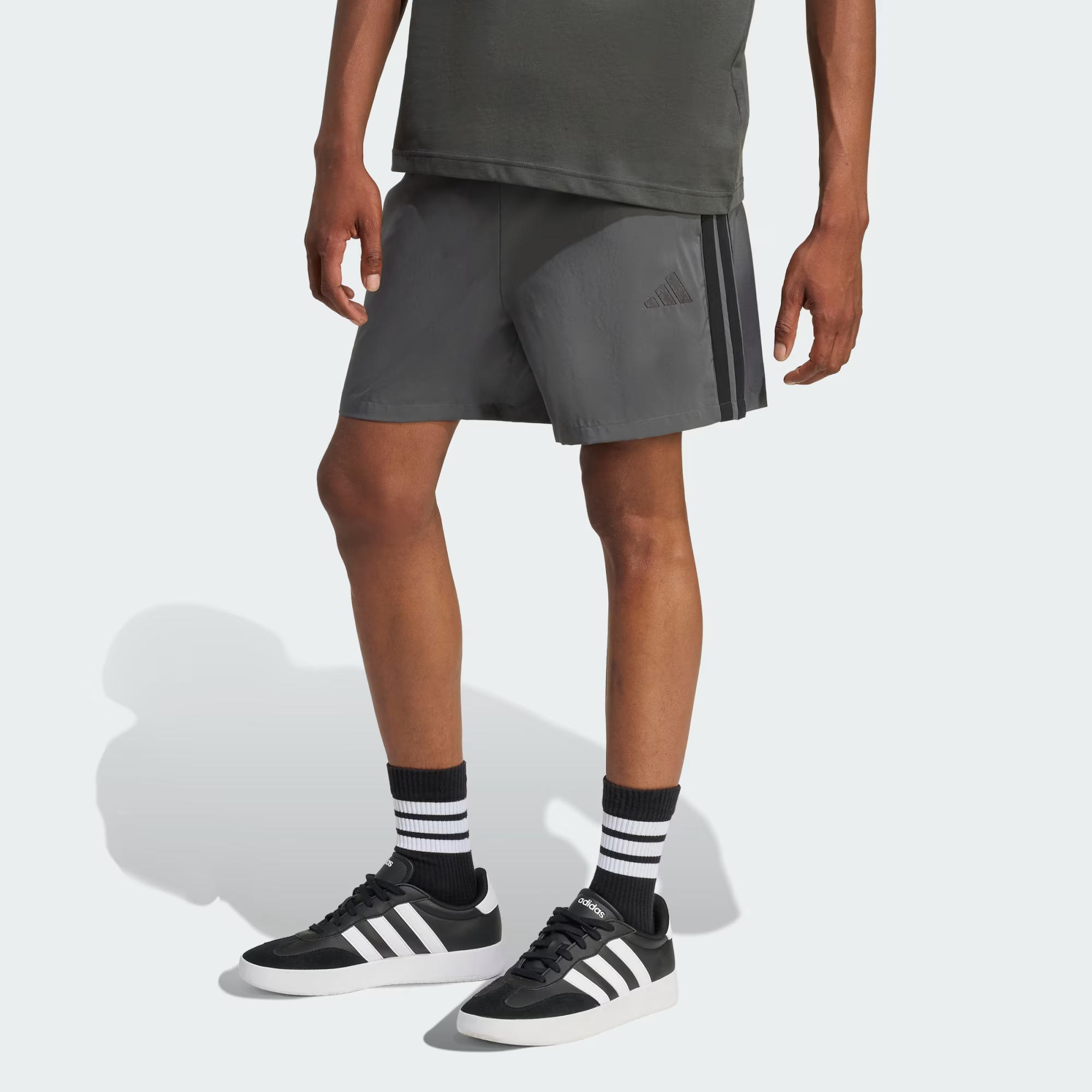 adidas Essentials 3 Stripes Chelsea Erkek Şort
