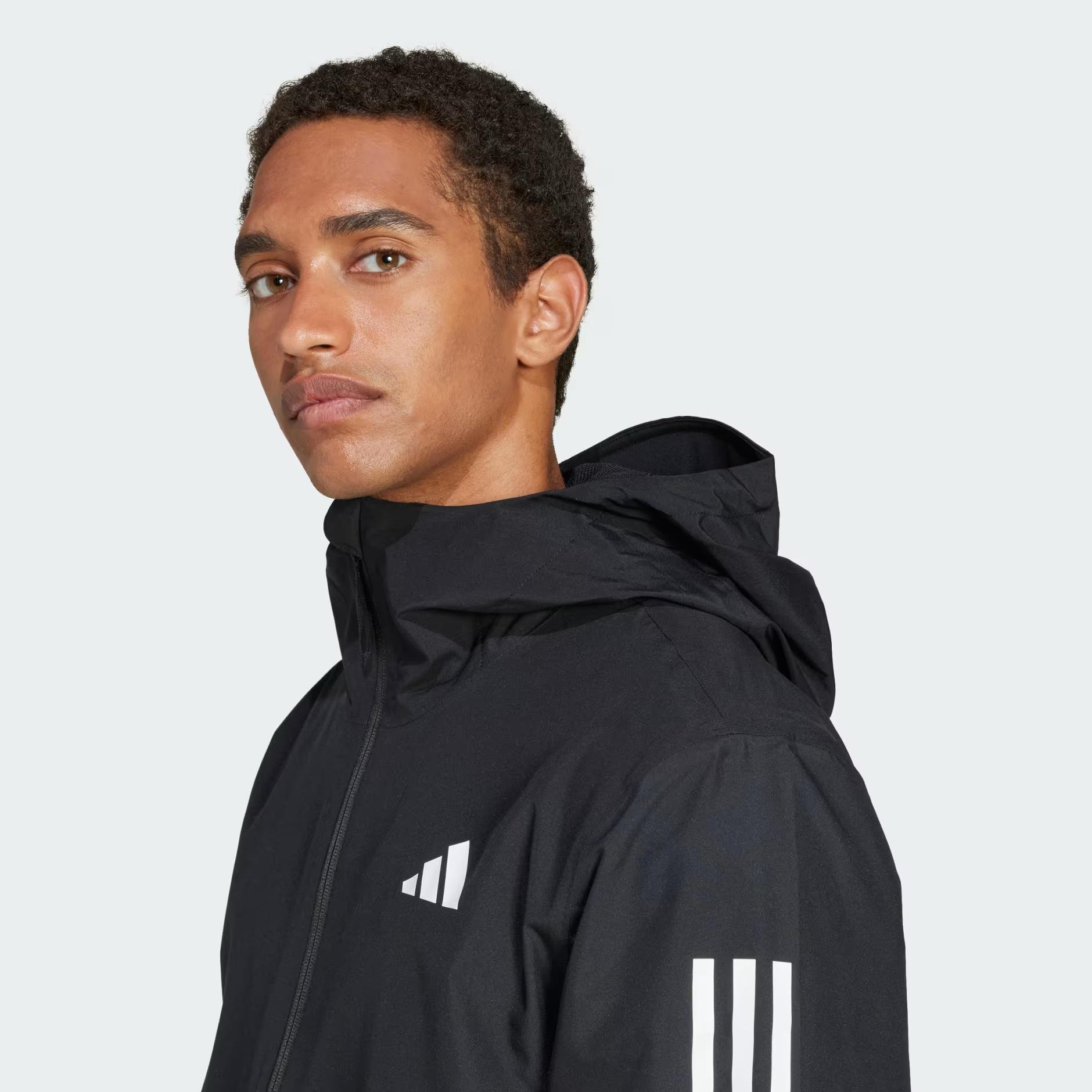 adidas Essentials 3-Stripes RAIN.RDY Erkek Rüzgarlık