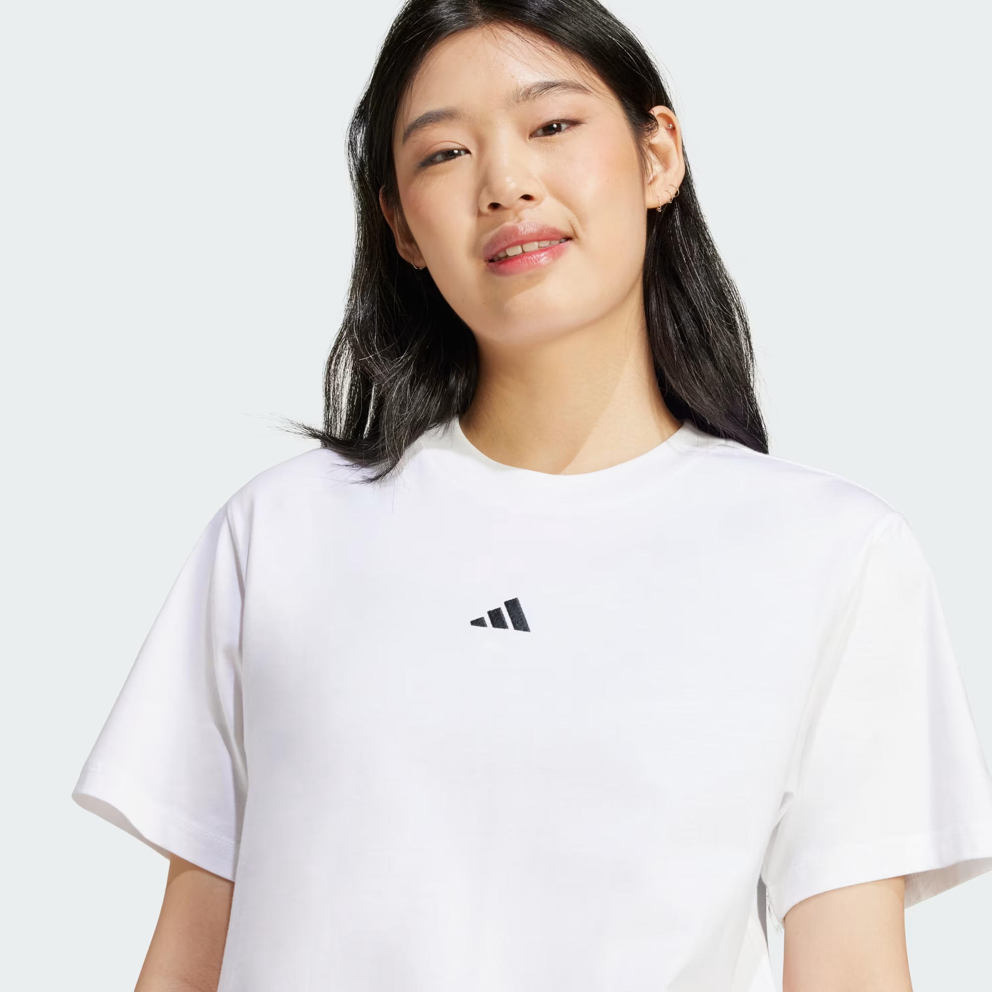 adidas Essentials Small Logo Cotton Kadın Tişört