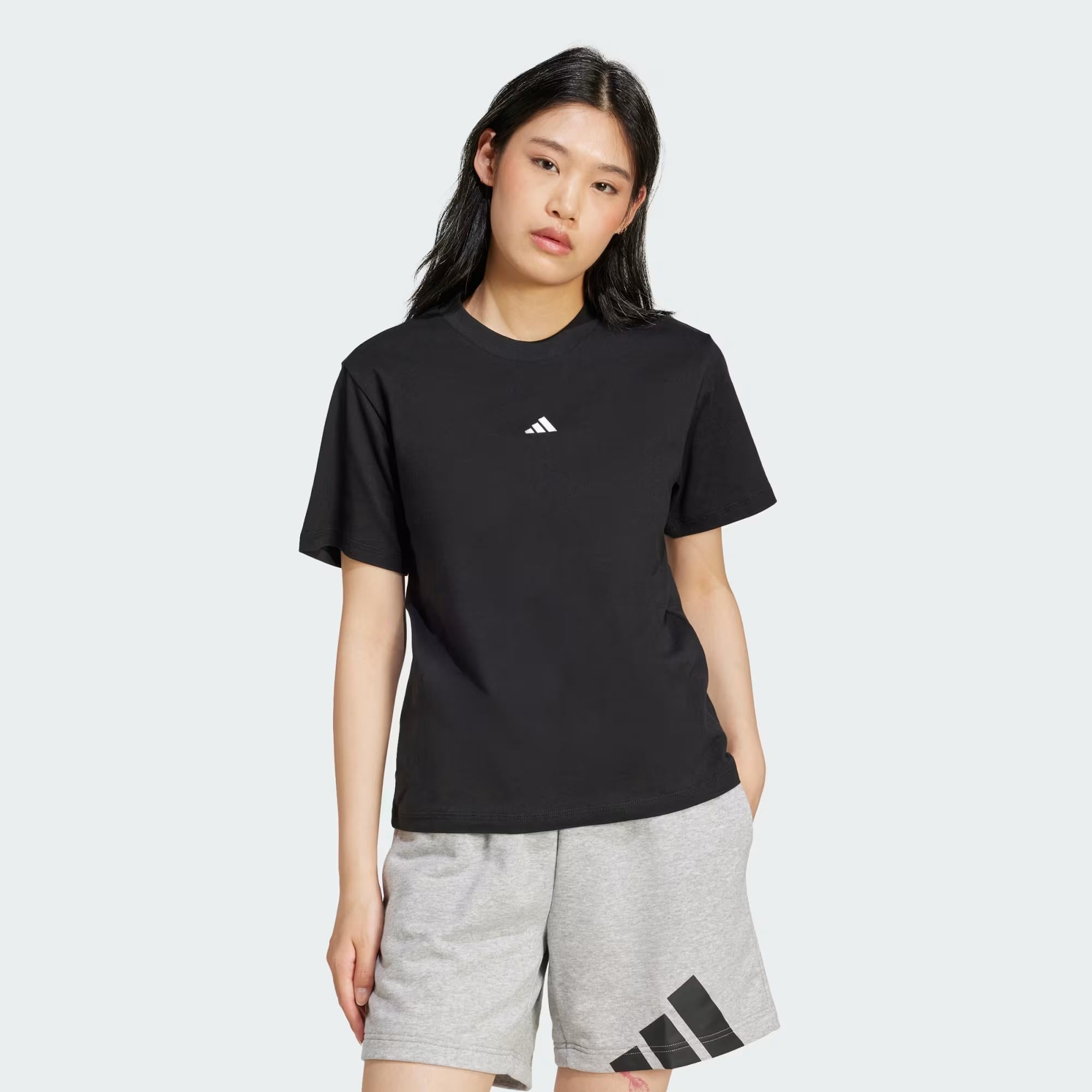 adidas Essentials Small Logo Cotton Kadın Tişört