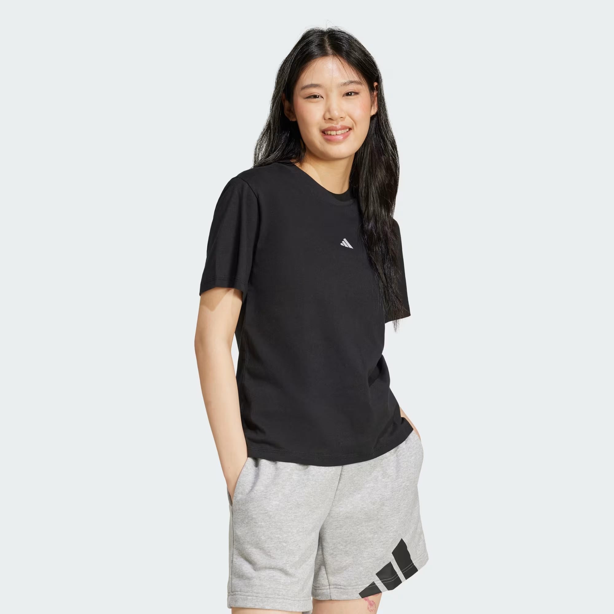 adidas Essentials Small Logo Cotton Kadın Tişört