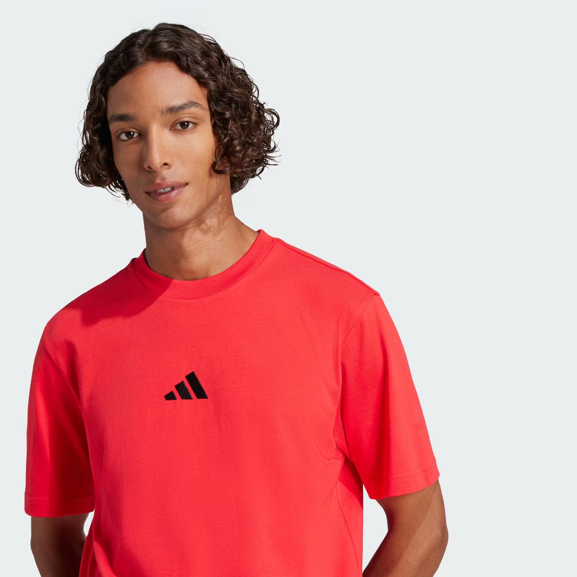 adidas Essentials Small Logo Erkek Tişört