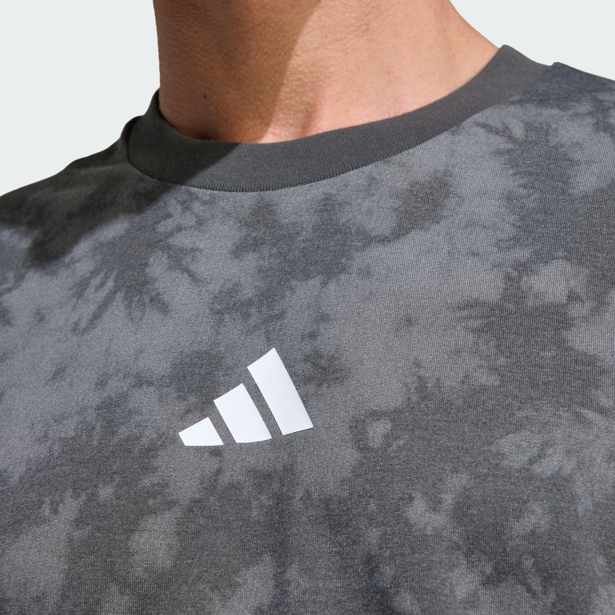 adidas Fun Training Graphic Erkek Tişört