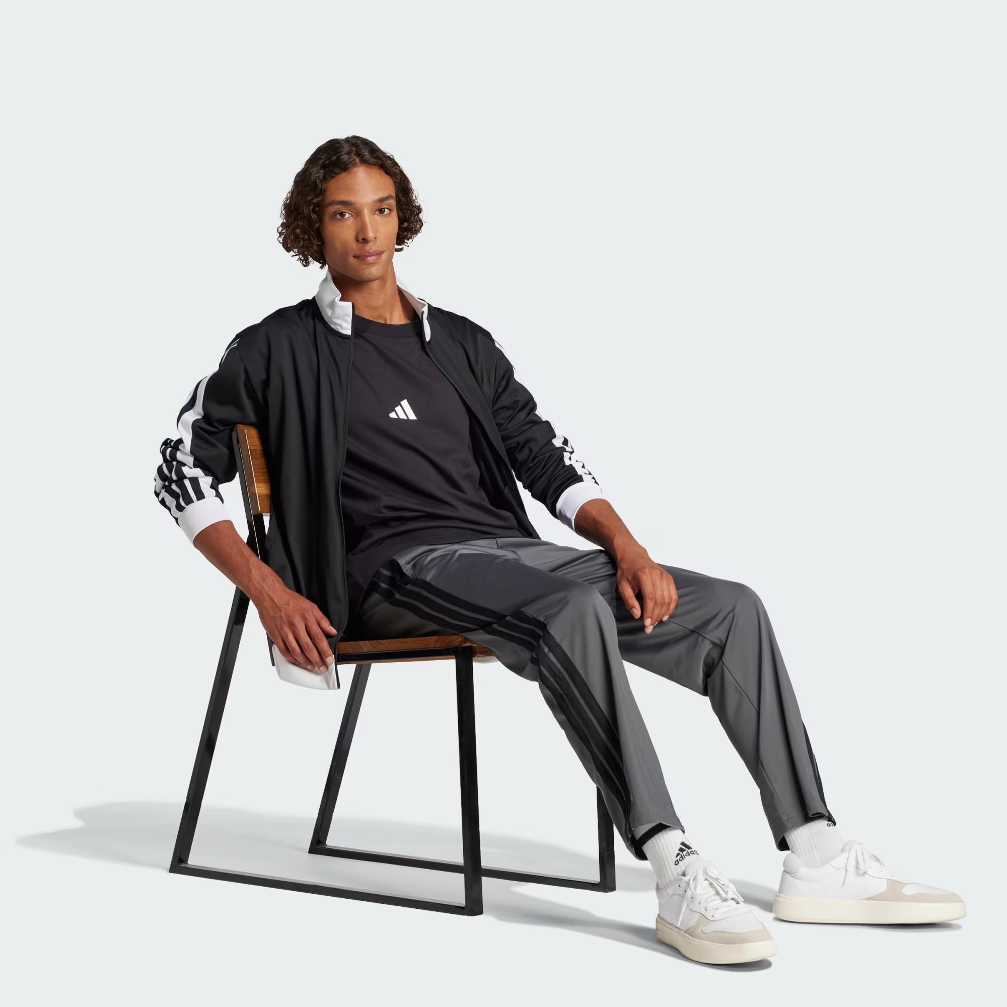 adidas Future Icons Small Logo Erkek Tişört