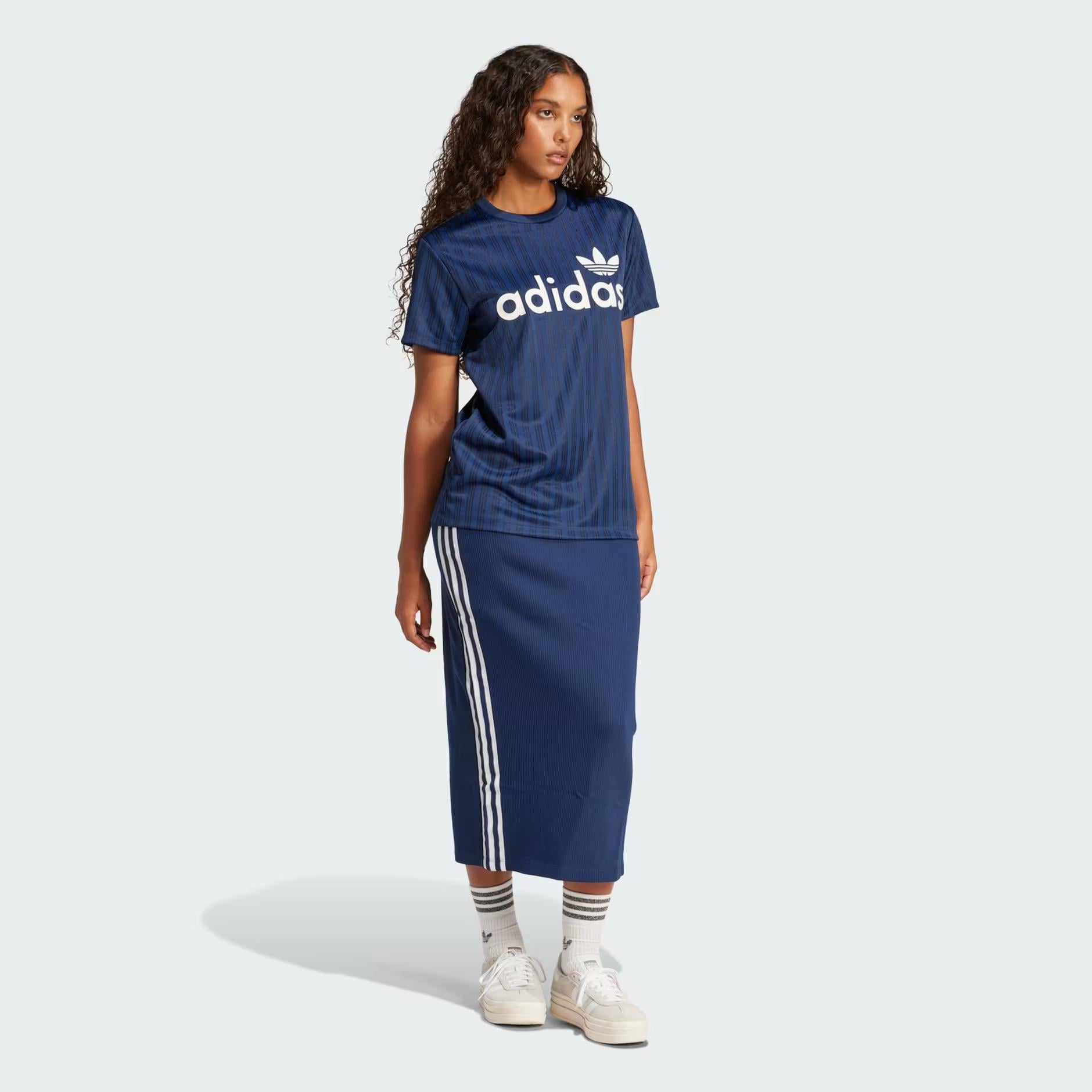 adidas Linear Graphic Boyfriend Kadın Tişört
