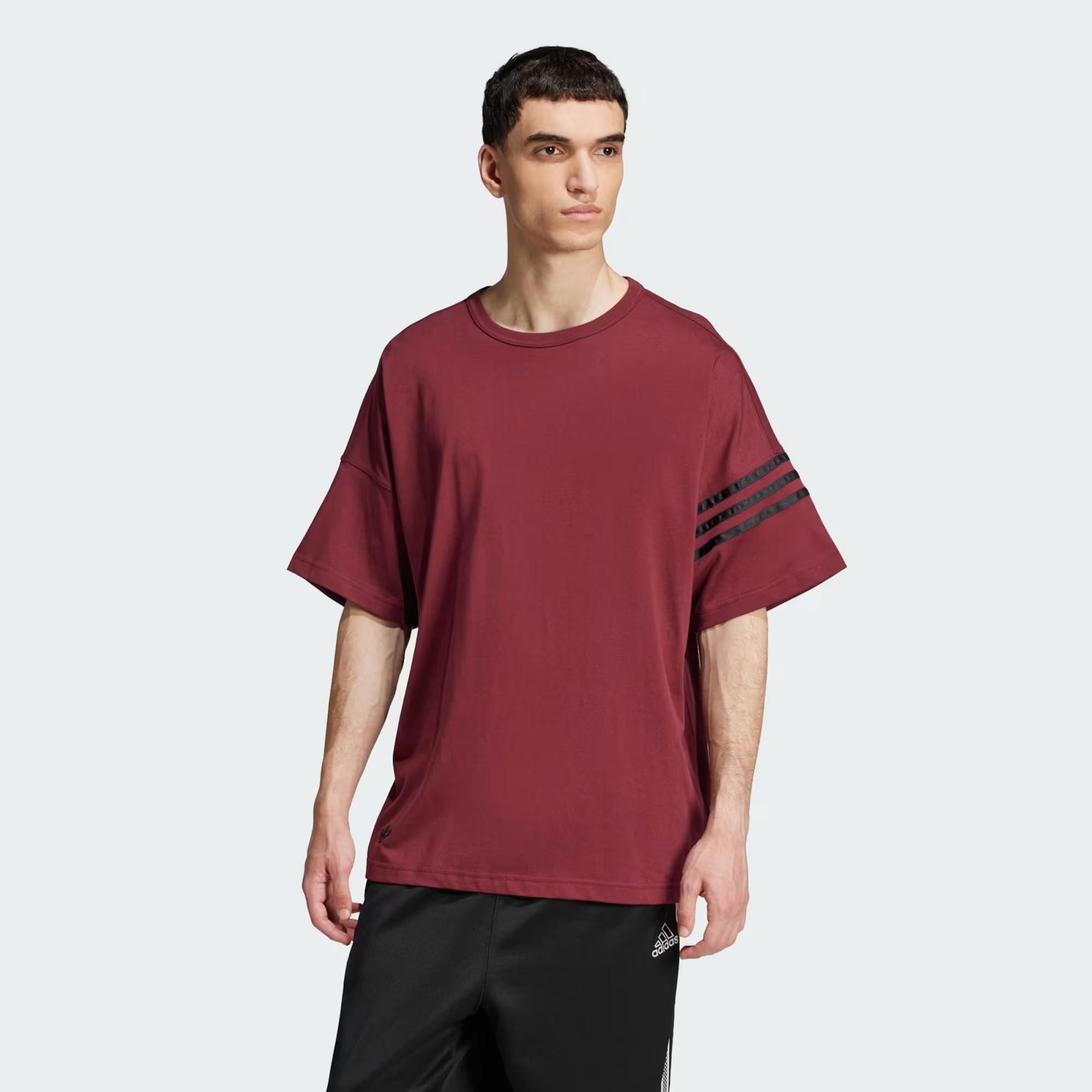adidas Neuclassics Erkek Tişört