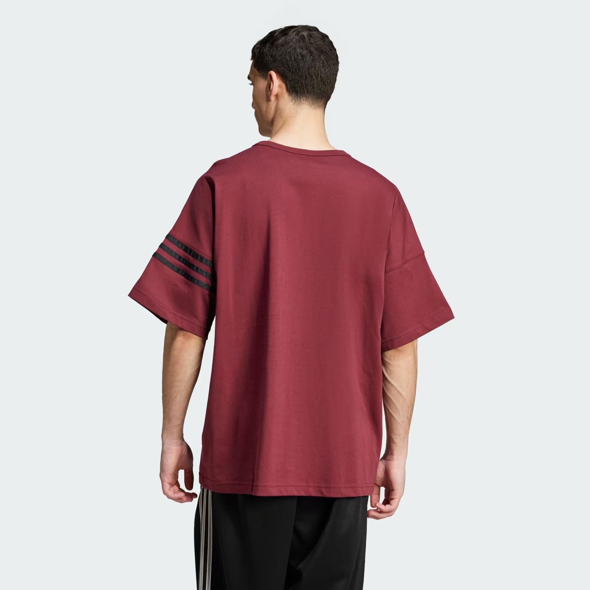 adidas Neuclassics Erkek Tişört