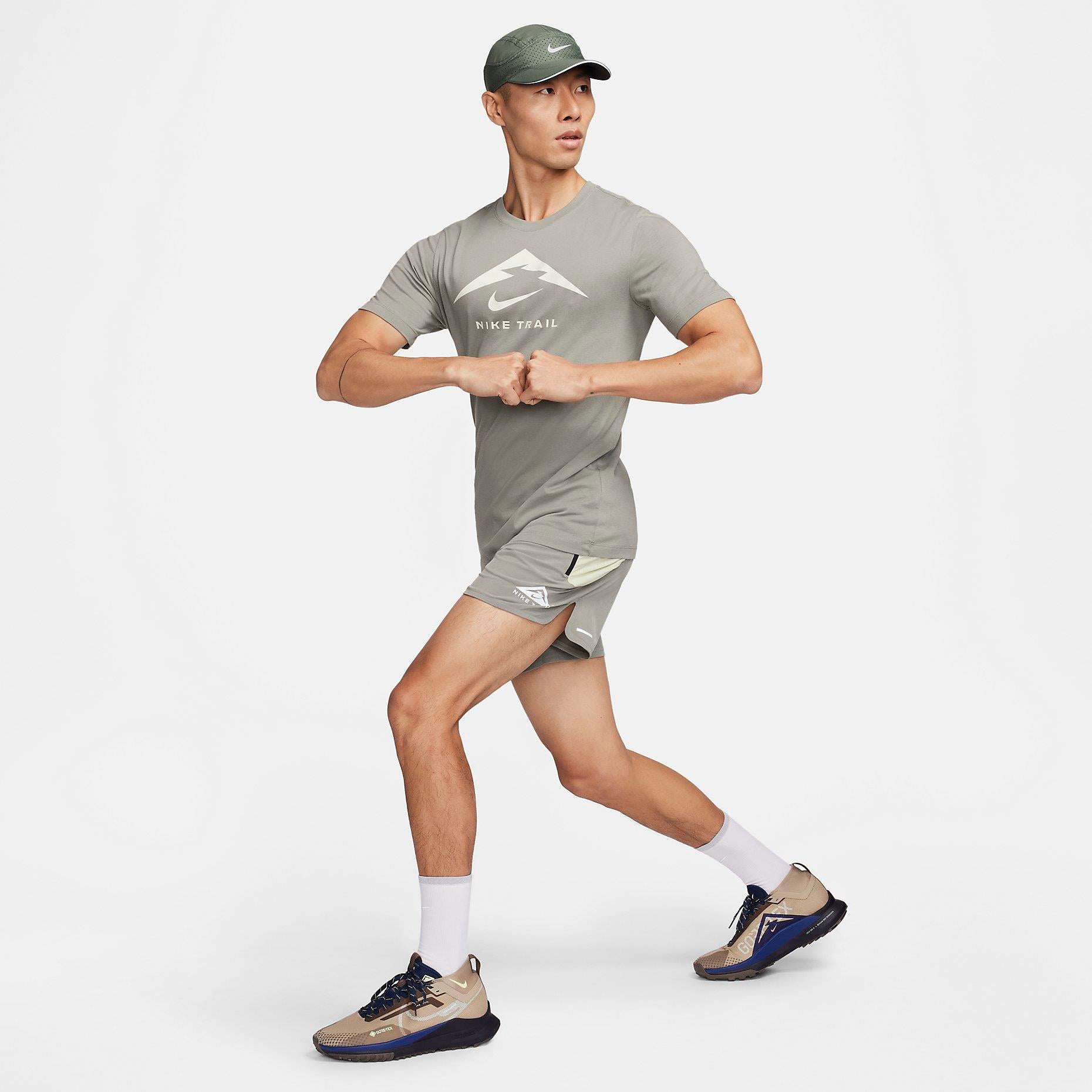 Nike Dri-FIT Trail Logo Erkek Tişört
