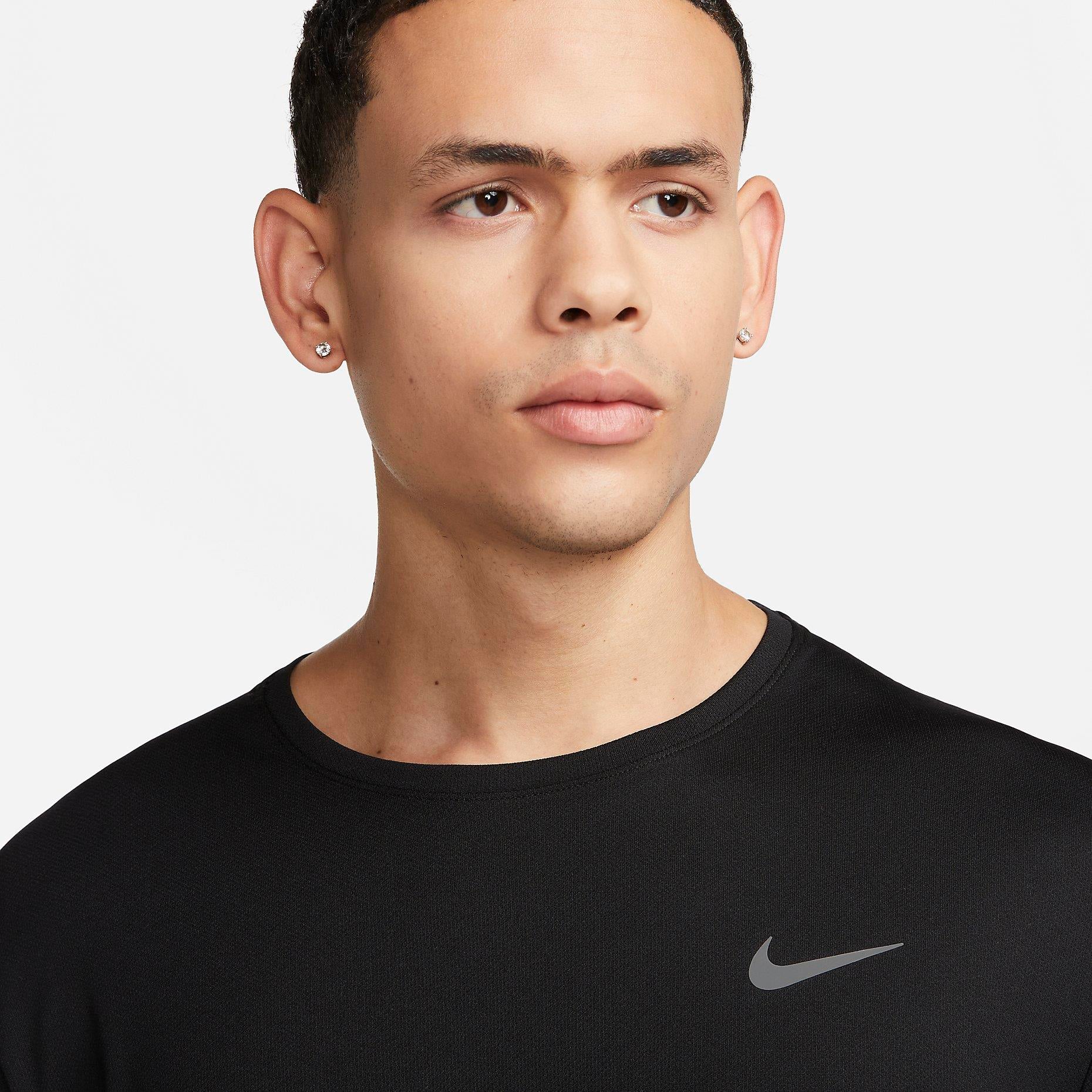 Nike Dri-FIT Uv Miler Ss Erkek Tişört