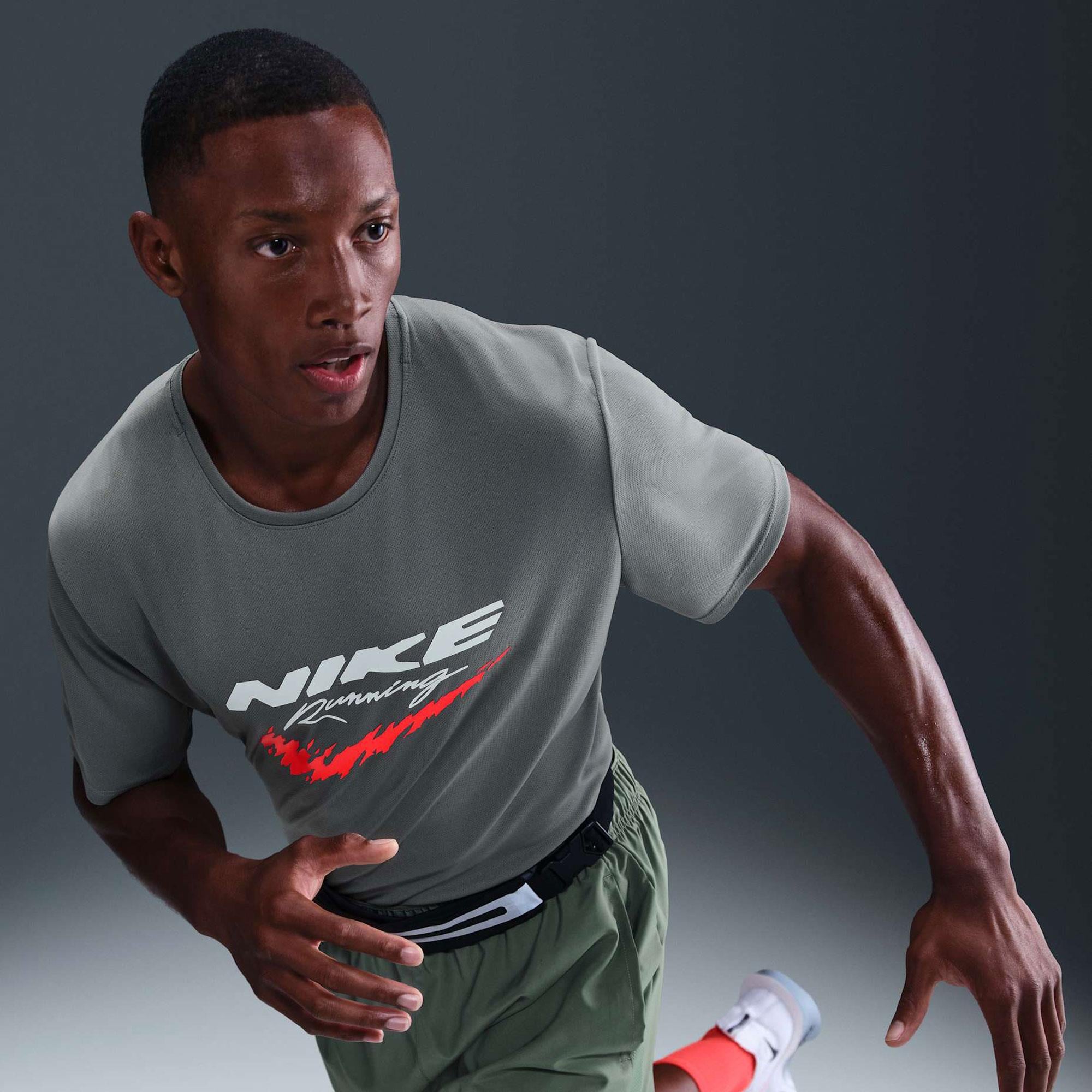 Nike Dri-FIT UV Run Energy Miler Erkek Tişört