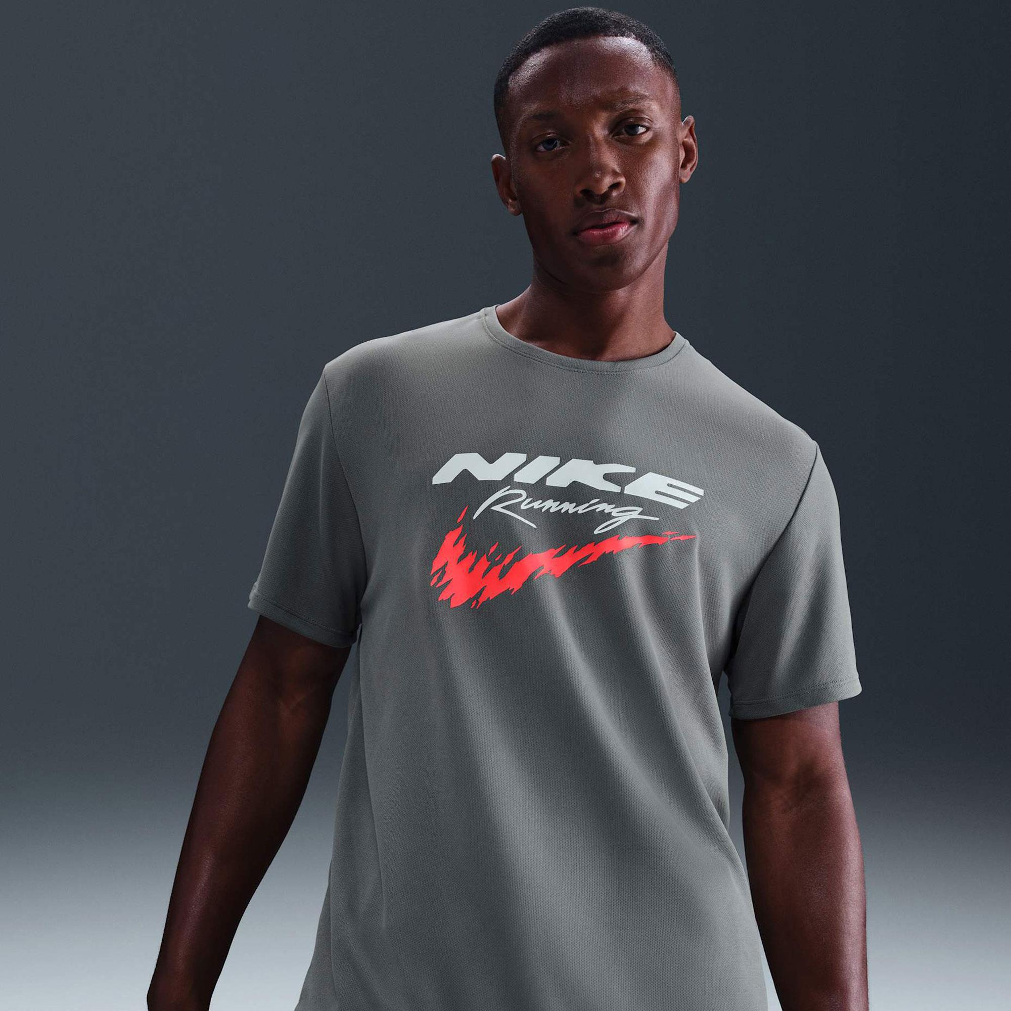 Nike Dri-FIT UV Run Energy Miler Erkek Tişört