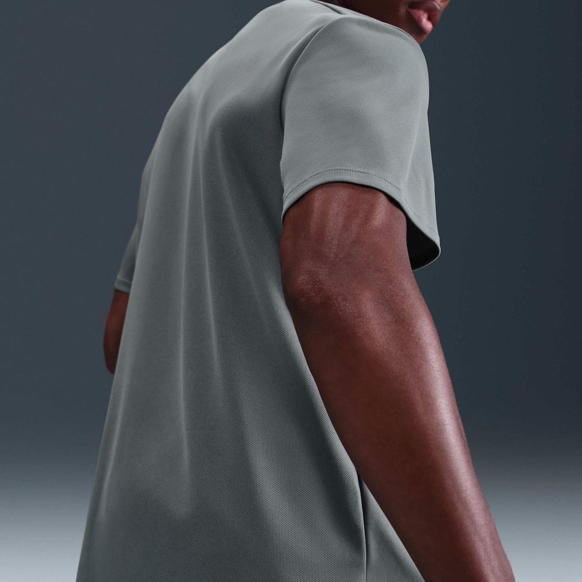 Nike Dri-FIT UV Run Energy Miler Erkek Tişört