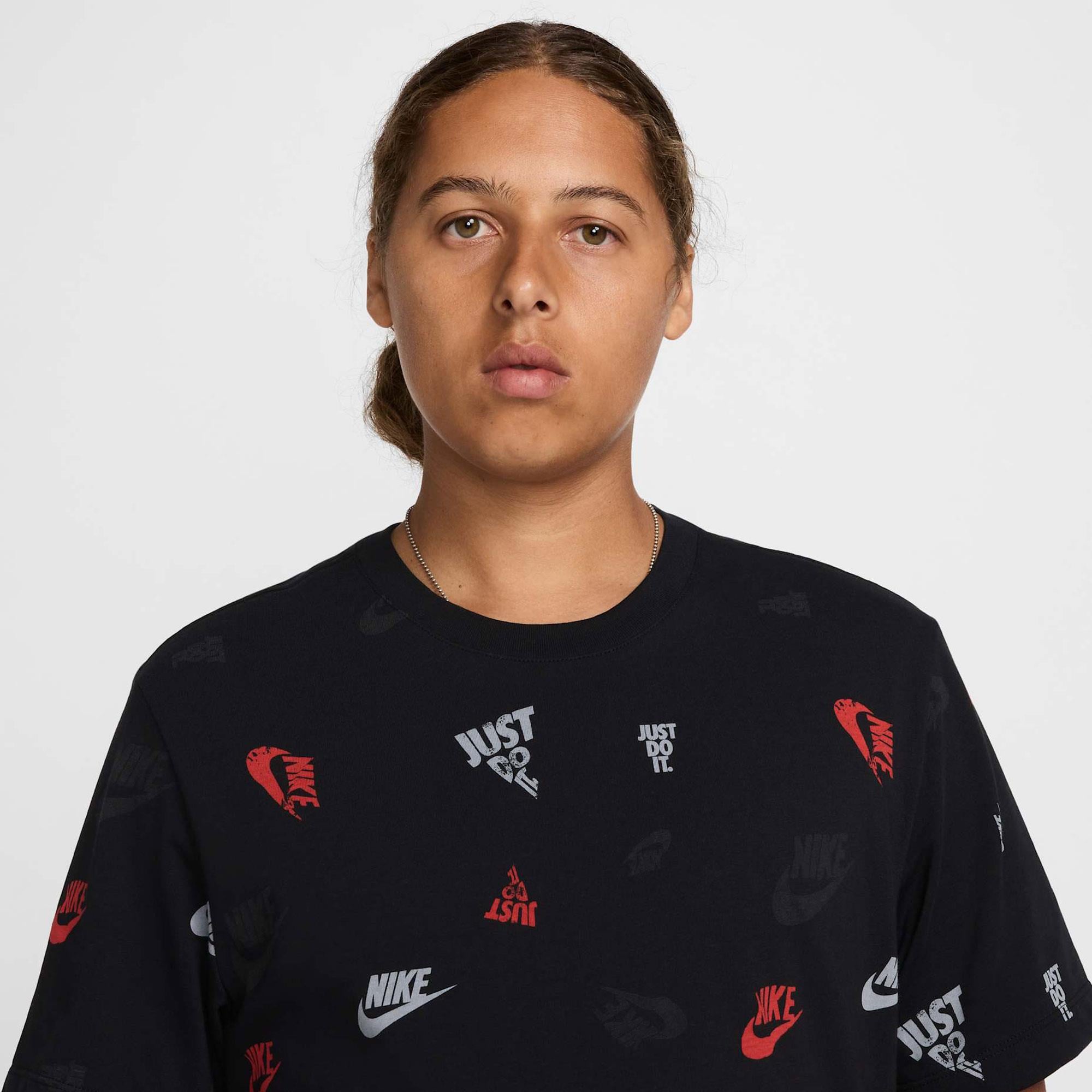 Nike NSW 12MO AOP SP25 Erkek Tişört