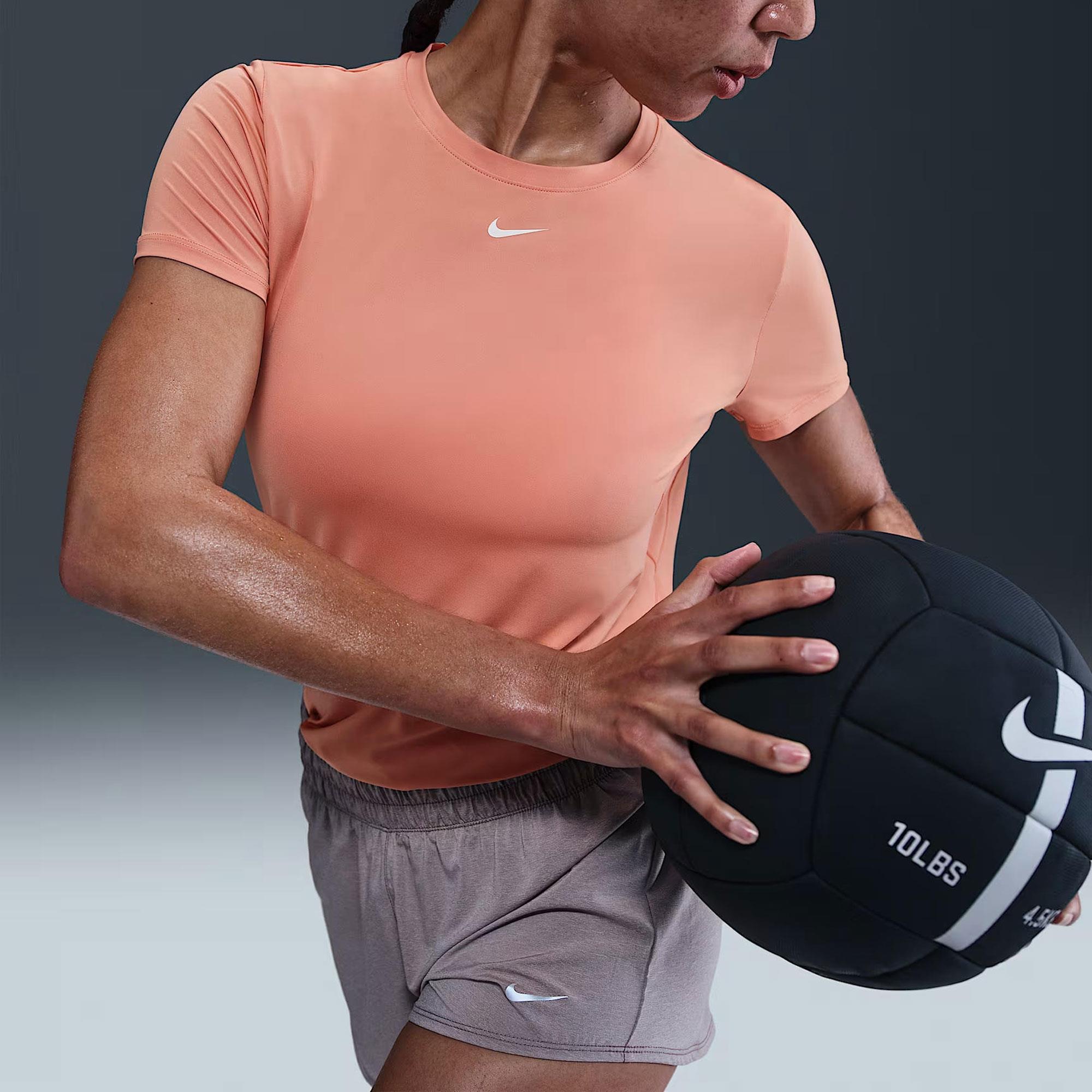 Nike One Classic Dri-FIT Kadın Tişört