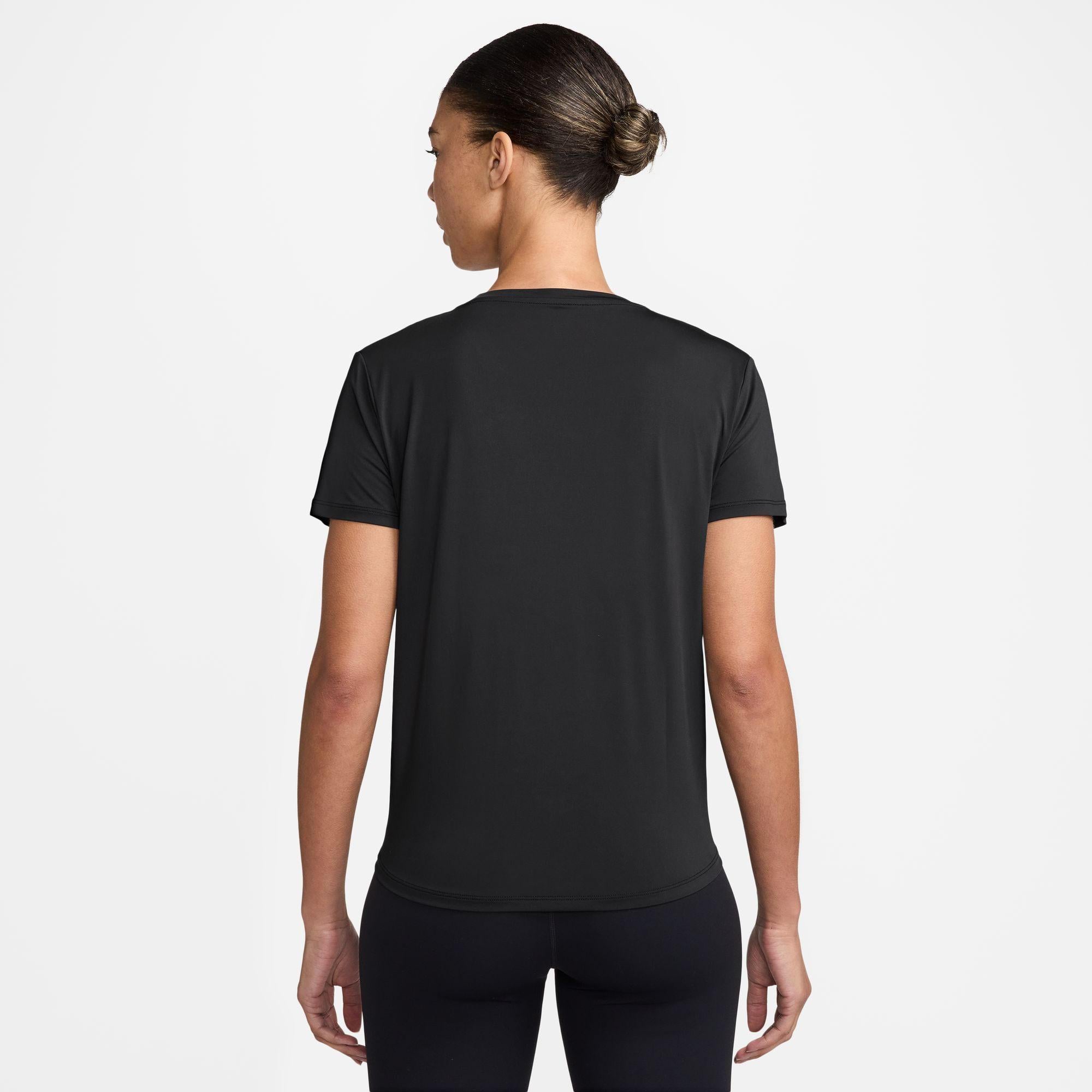 Nike One Classic Dri-FIT Kadın Tişört
