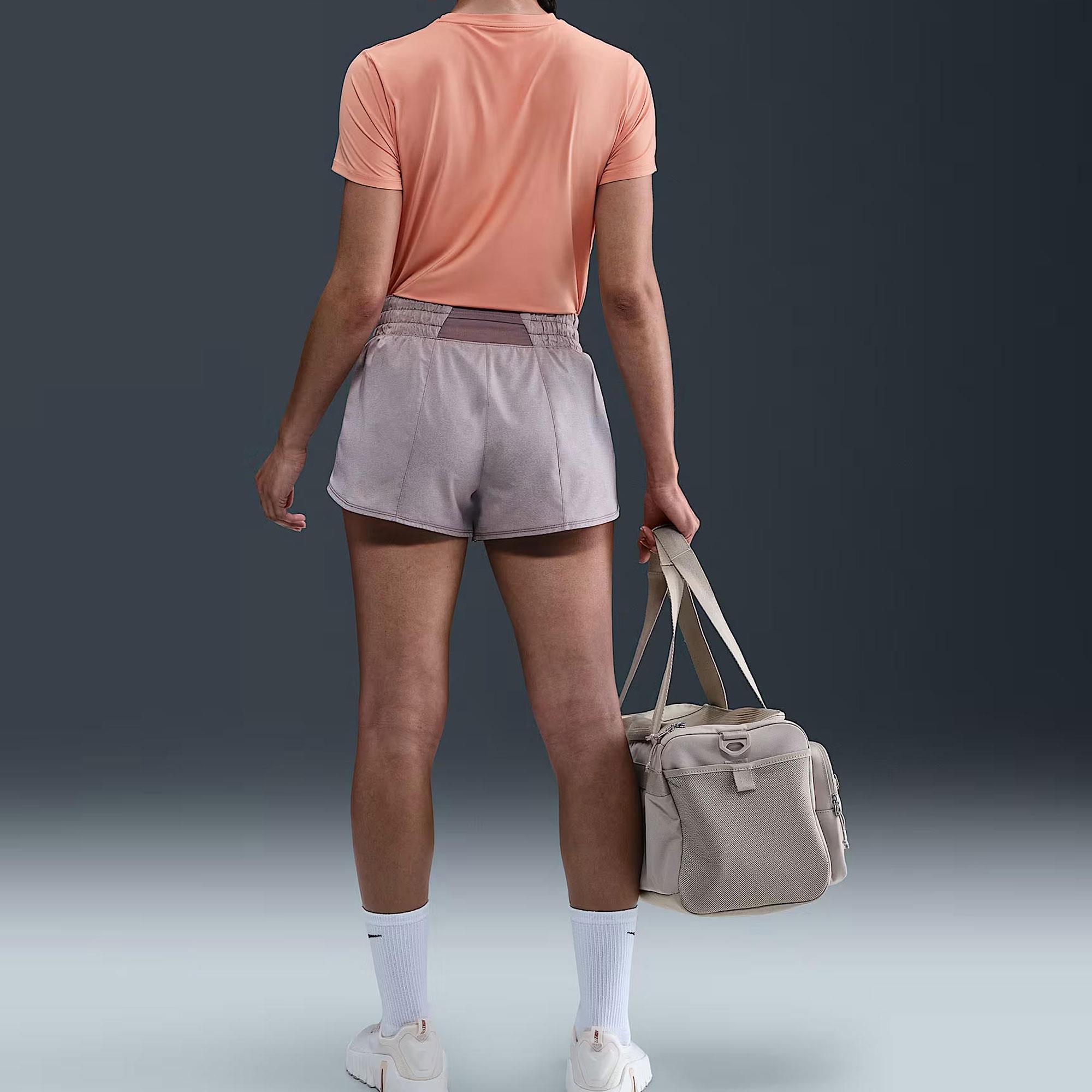 Nike One Classic Dri-FIT Kadın Tişört