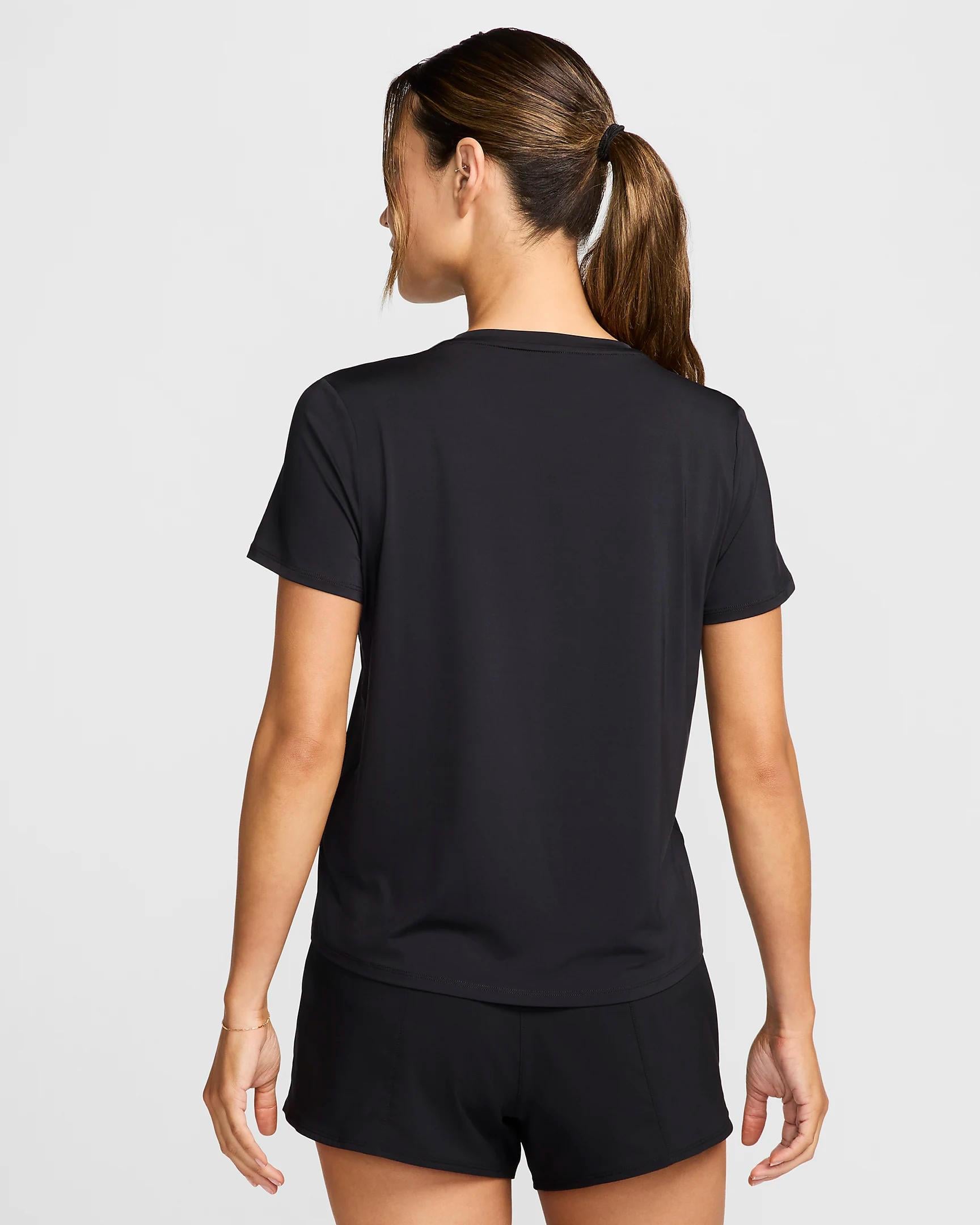 Nike One Dri-FIT Kadın Tişört