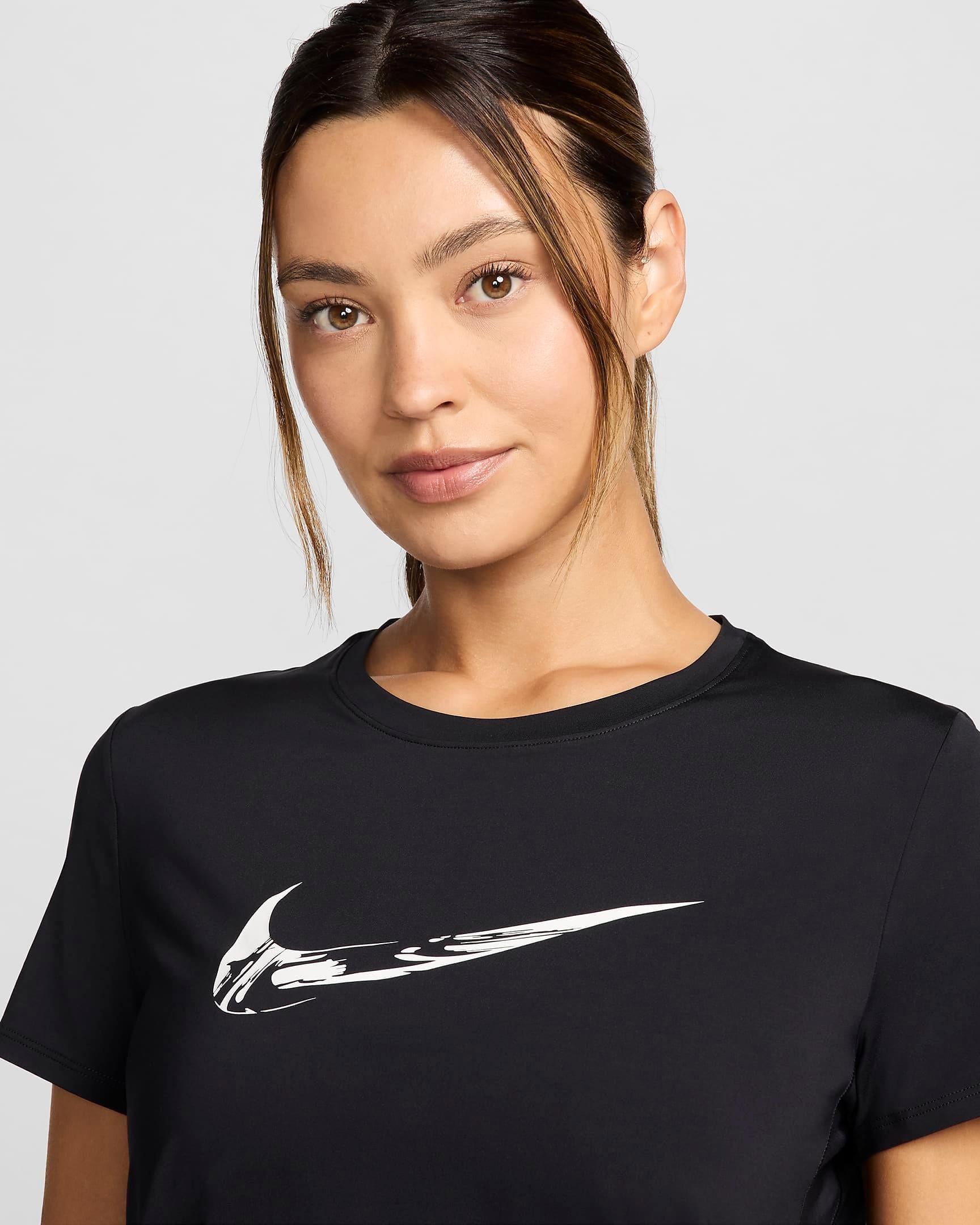Nike One Dri-FIT Kadın Tişört