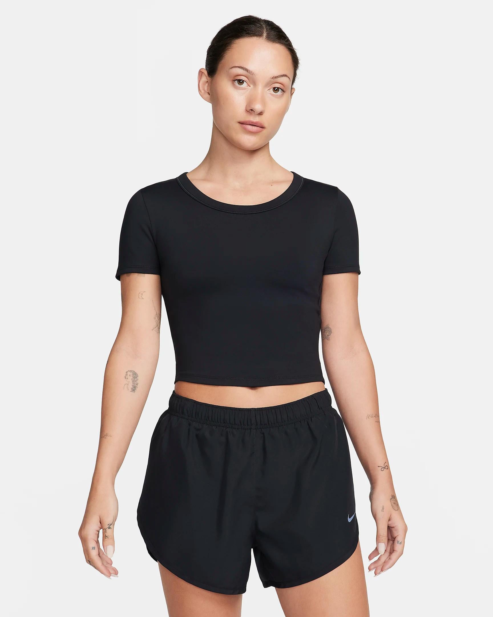 Nike One Fitted Kadın Tişört