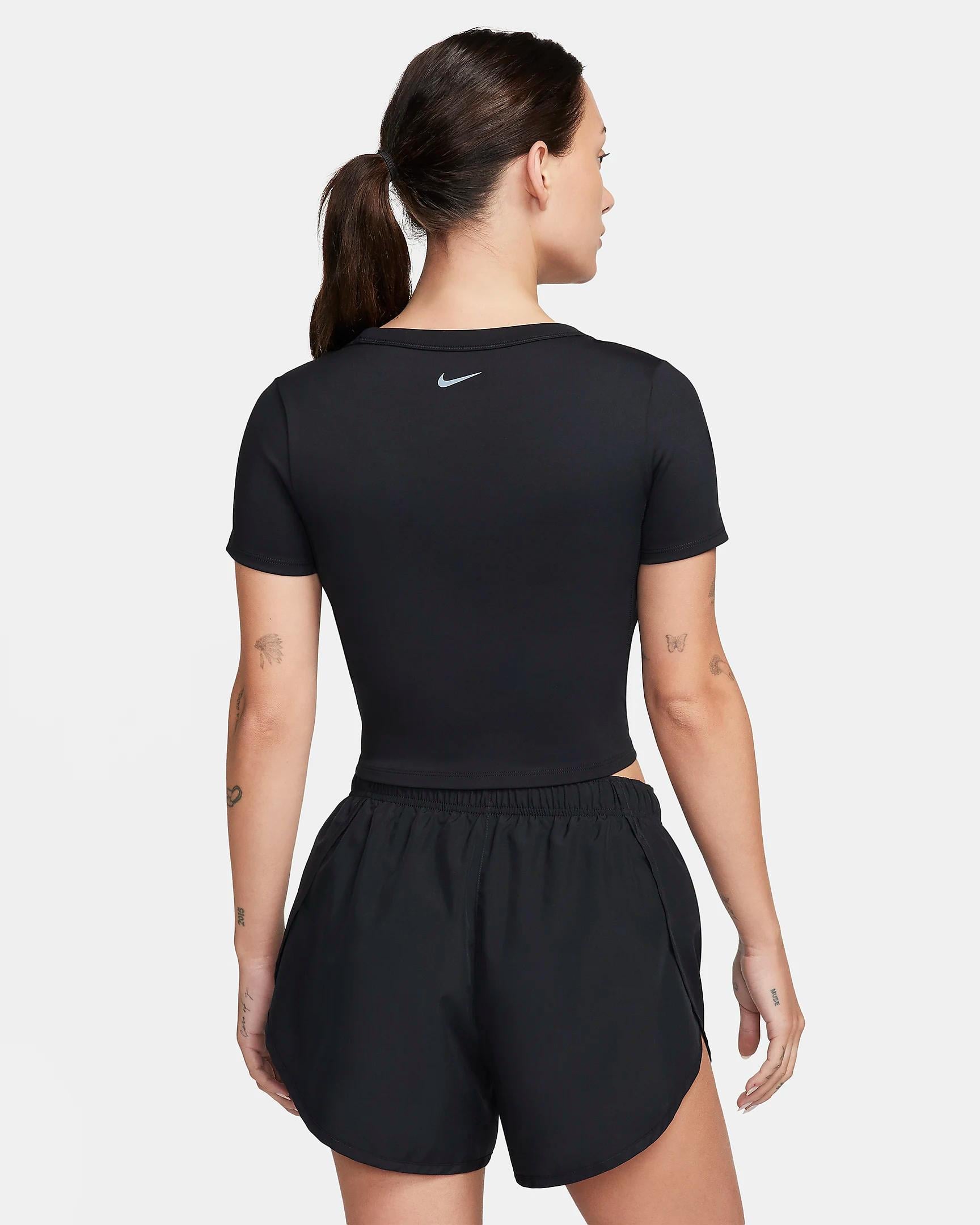 Nike One Fitted Kadın Tişört