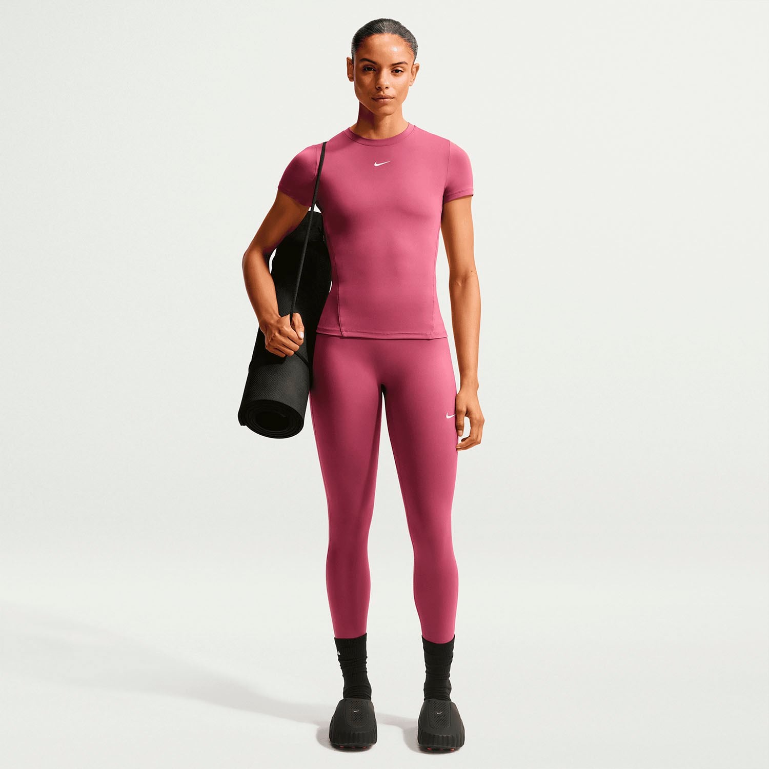 Nike One Fitted SS Top Kadın Tişört