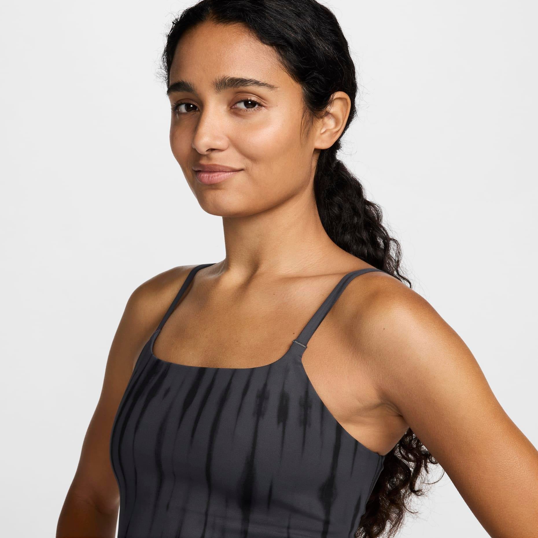 Nike One Kadın Atlet