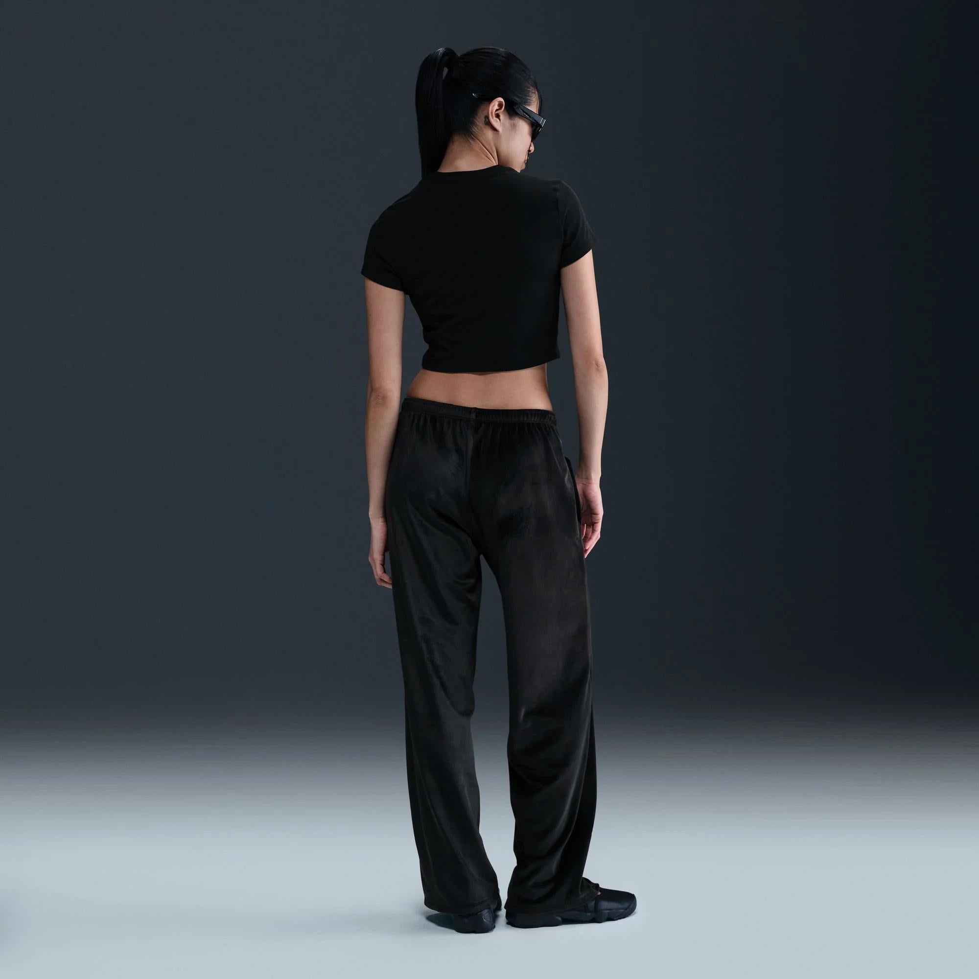 Nike Sportswear Chill Knit Crop Kadın Tişört