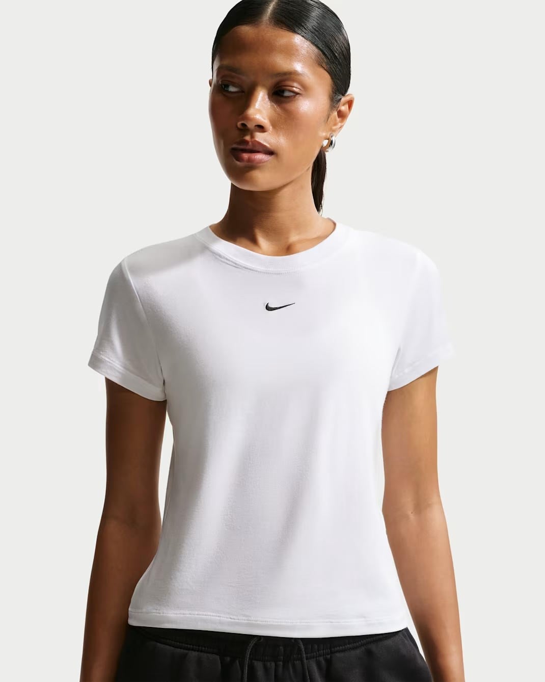 Nike Sportswear Chill Knit Kadın Tişört