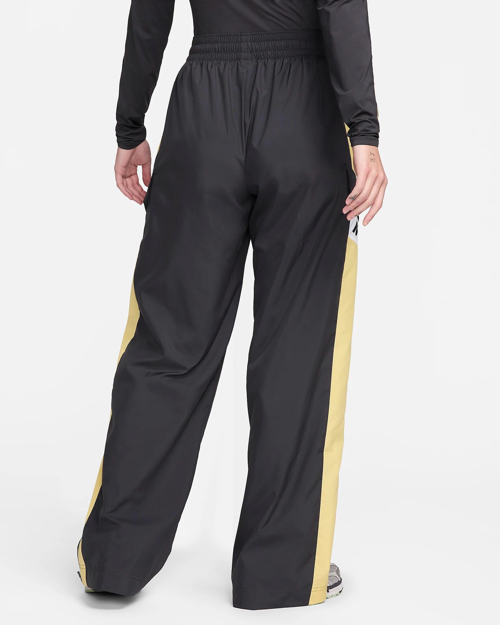 Nike Sportswear High-Waisted Trousers Kadın Eşofman Altı