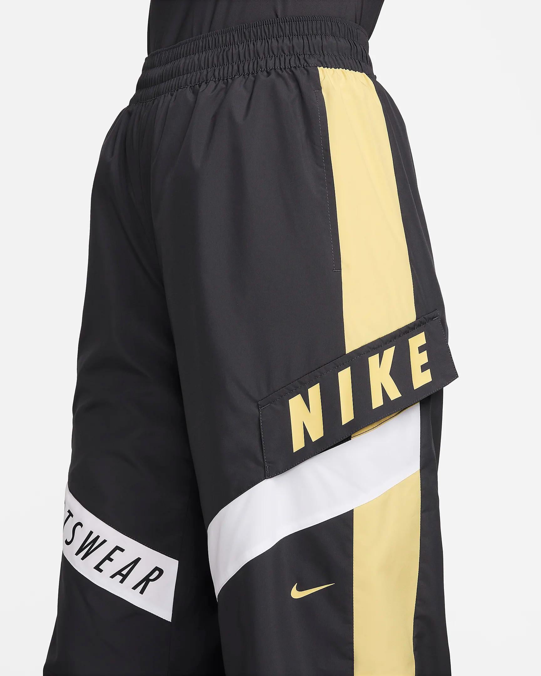 Nike Sportswear High-Waisted Trousers Kadın Eşofman Altı