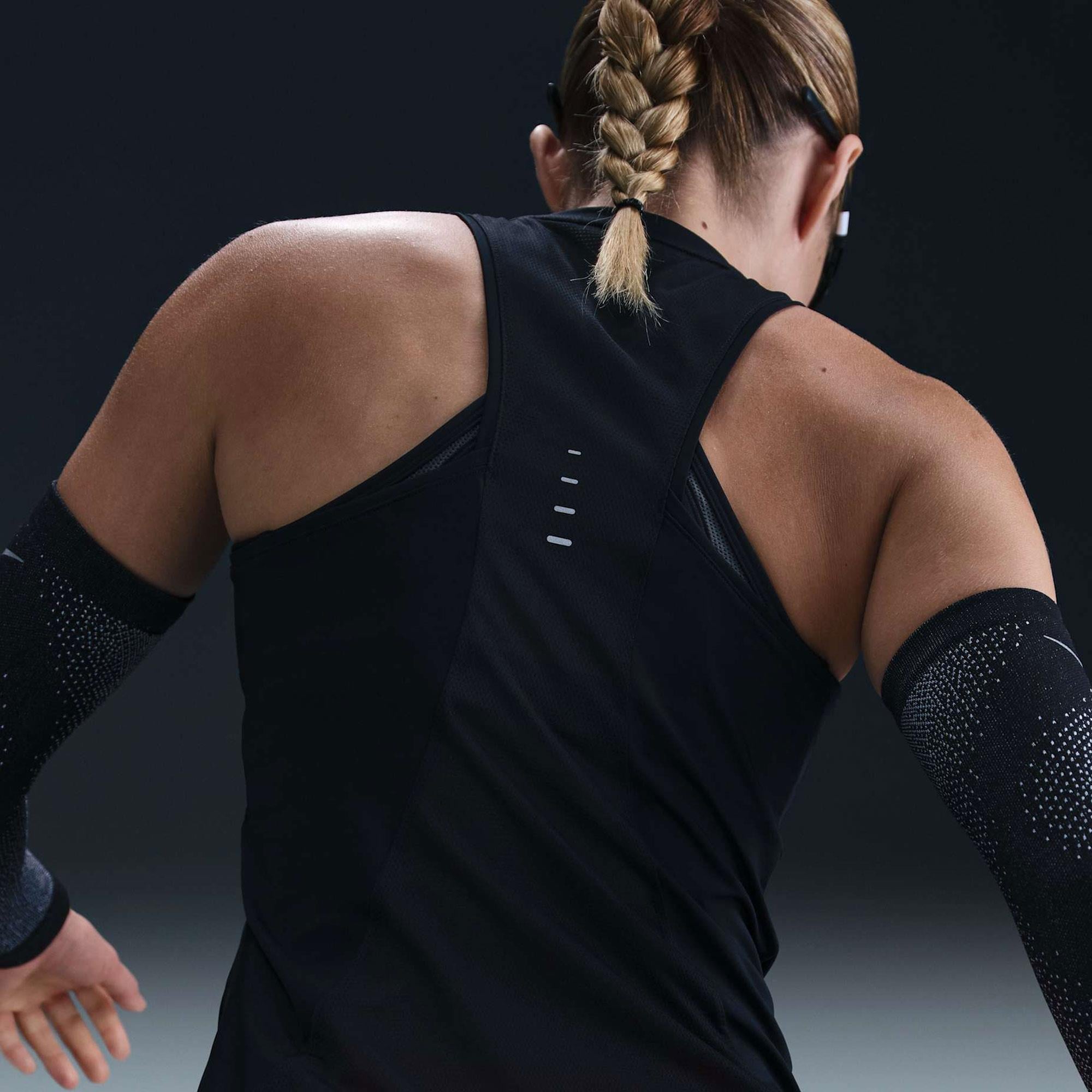 Nike Swift Dri-FIT Kadın Atlet