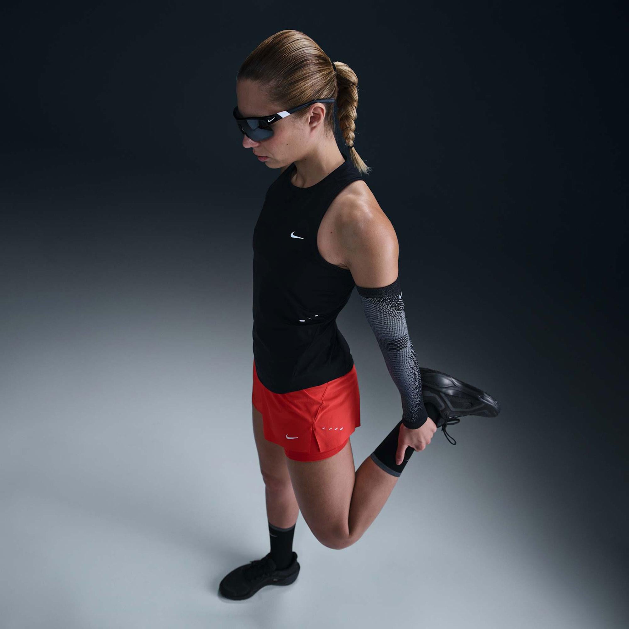 Nike Swift Dri-FIT Kadın Atlet