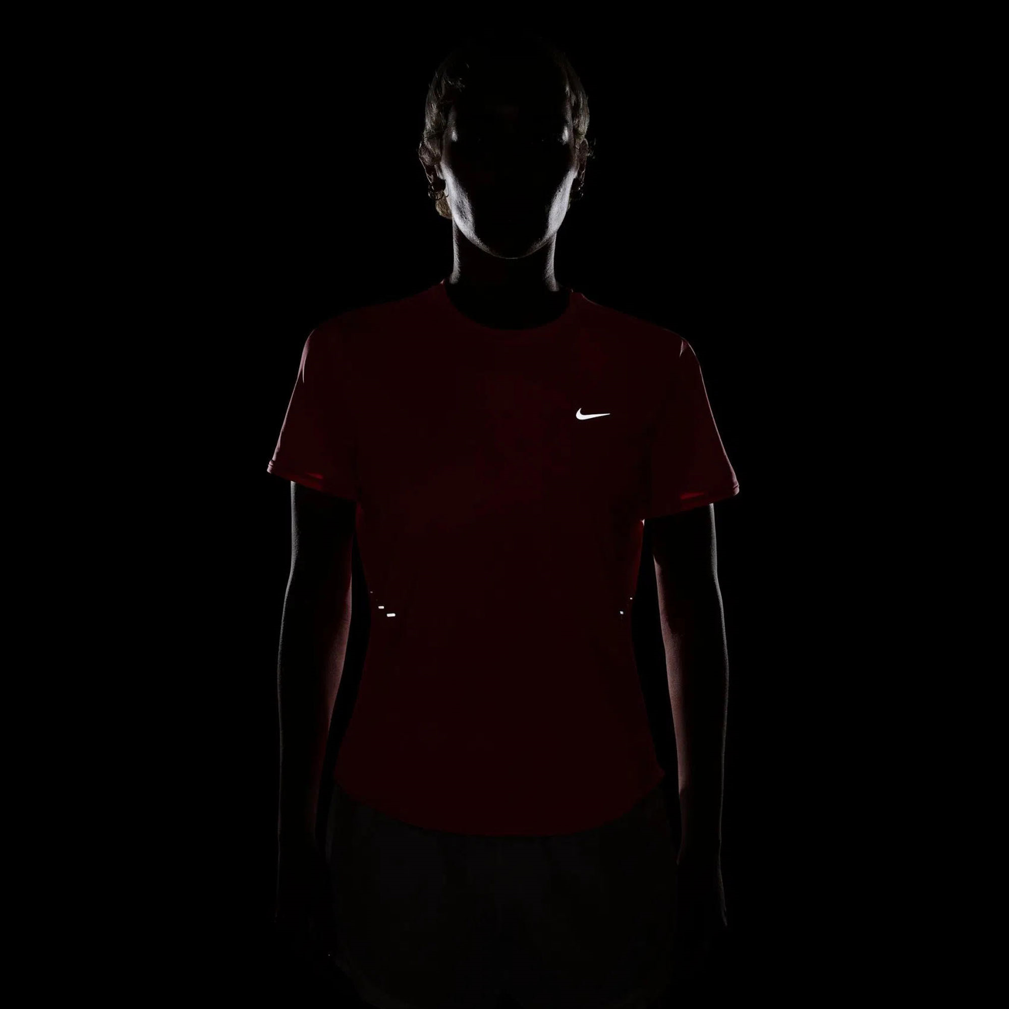 Nike Swift Dri-FIT Kadın Tişört
