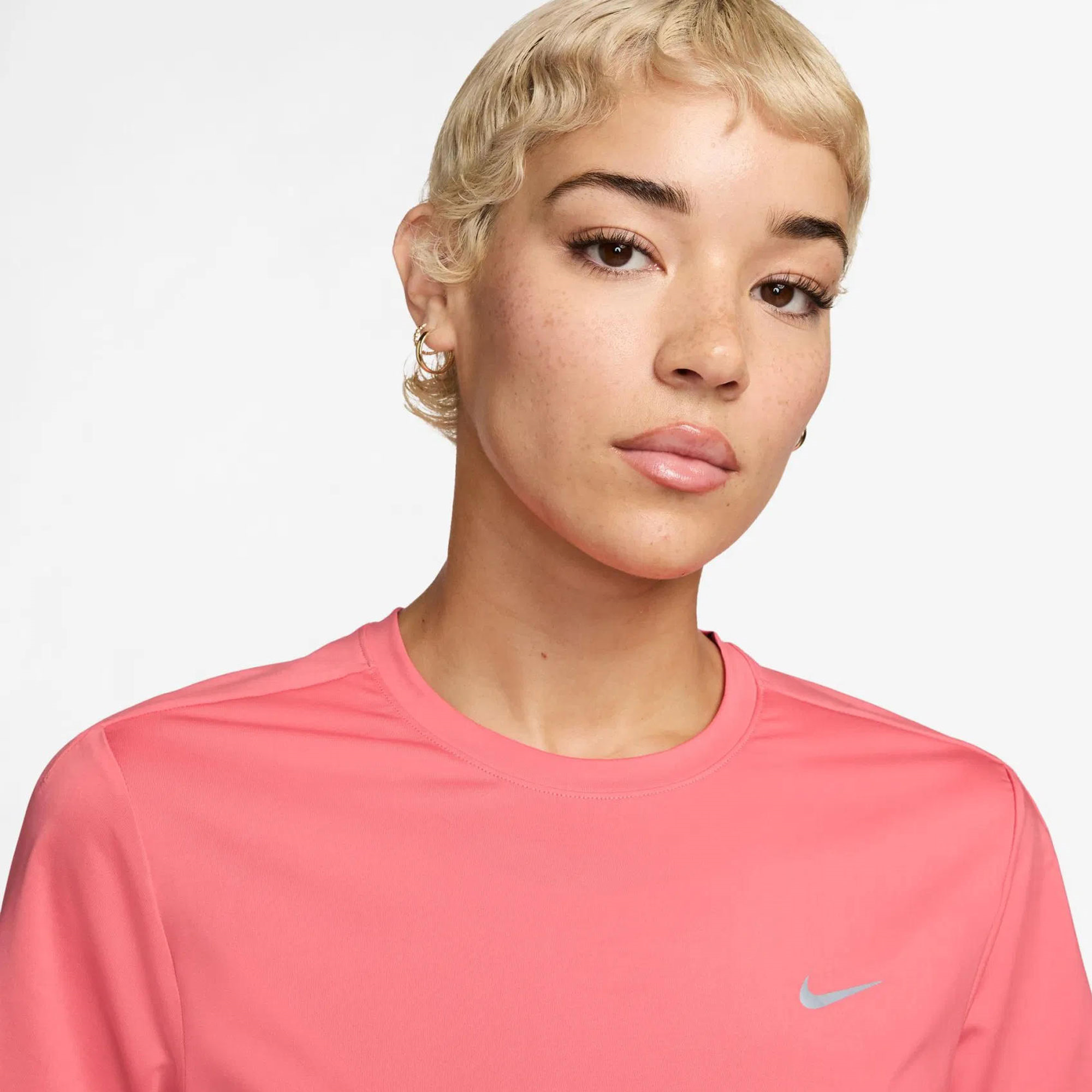 Nike Swift Dri-FIT Kadın Tişört