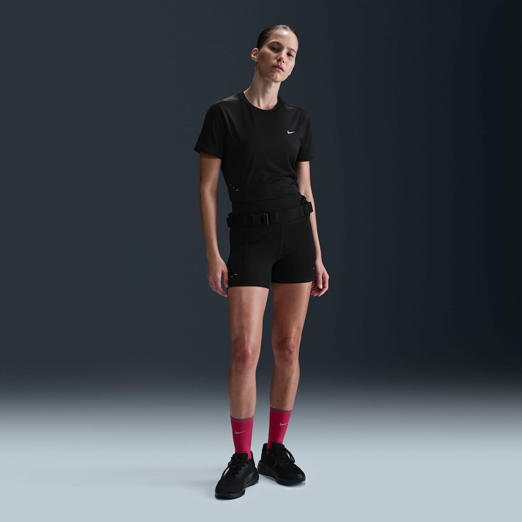 Nike Swift Dri-FIT Kadın Tişört
