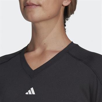 adidas Aeroready Train Essentials Minimal Branding Kadın Tişört