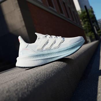 adidas Ultraboost 5 Kadın Koşu Ayakkabısı