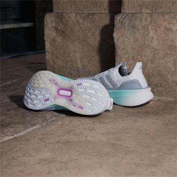 adidas Ultraboost 5 Kadın Koşu Ayakkabısı