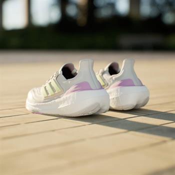 adidas Ultraboost Light Kadın Koşu Ayakkabısı