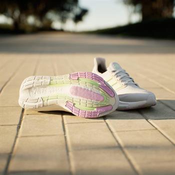 adidas Ultraboost Light Kadın Koşu Ayakkabısı