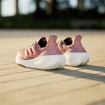 adidas Ultraboost Light Kadın Koşu Ayakkabısı