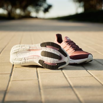adidas Ultraboost Light Kadın Koşu Ayakkabısı