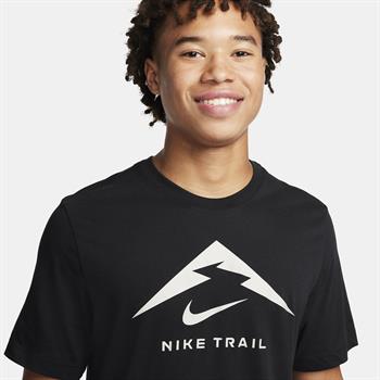 Nike Dri-FIT Trail Logo Erkek Tişört