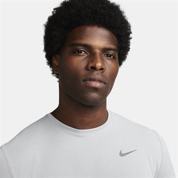 Nike Miler Dri-FIT UV Erkek Tişört