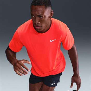 Nike Miler Dri-FIT UV Erkek Tişört