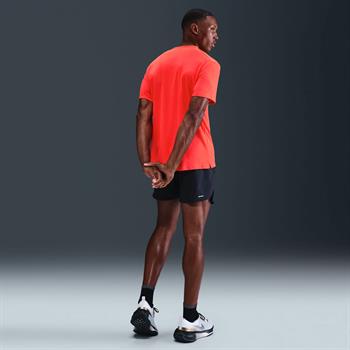 Nike Miler Dri-FIT UV Erkek Tişört