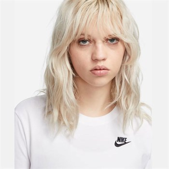 Nike Nsw Club SS Kadın Tişört
