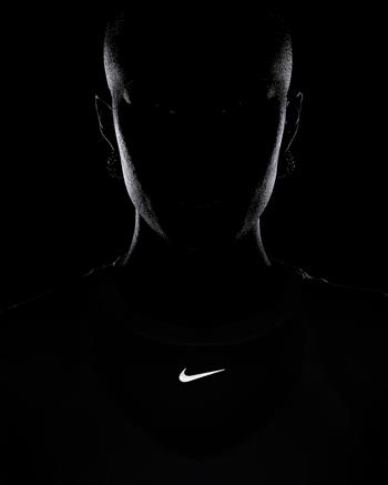 Nike One Classic Kadın Tişört