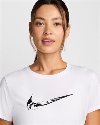 Nike One Dri-FIT Kadın Tişört