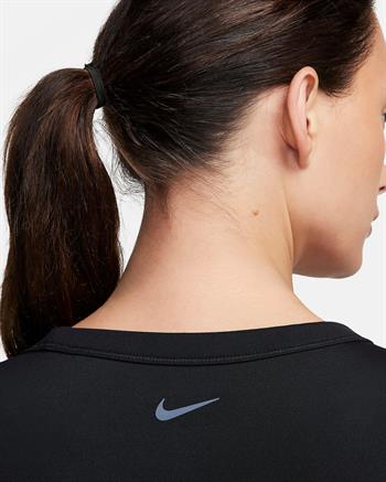 Nike One Fitted Kadın Tişört